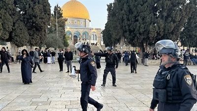 383 مستوطنا يقتحمون المسجد الأقصى ويؤدون صلوات تلمودية وسط حراسة إسرائيلية مشددة 