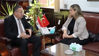 رئيس جامعة الإسكندرية يرحب بالقنصل التركي.. ويؤكد دعم الطلاب الأتراك والتعاون البحثي 