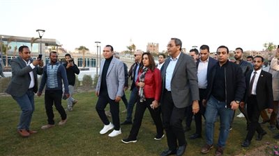 بتكلفة 300 مليون جنيه.. وزيرة التنمية المحلية ومحافظ قنا يتفقدان مشروع تطوير كورنيش النيل