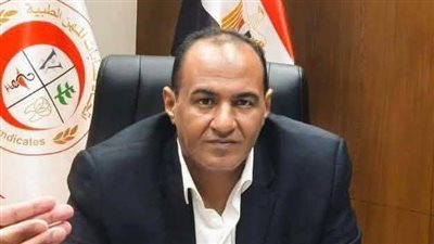 نقابة الأطباء تنعى طبيب قنا بعد وفاته متأثرا بطلق ناري.. وتطالب بتأمين القوافل الطبية 