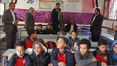 بالصور.. وفد وزارى لمتابعة برنامج تنمية مهارات اللغة العربية بمدارس الأقصر