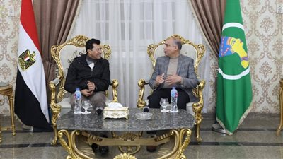 محافظ المنيا يلتقي وزير الشباب والرياضة بديوان المحافظة 