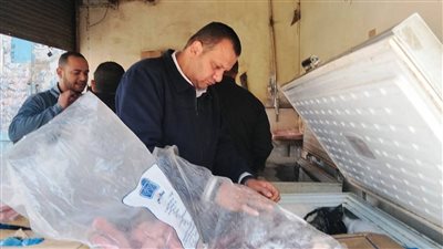 التحفظ على طن سكر وأسماك ولحوم فاسدة خلال حملة موسعة بالمنيا 
