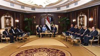 وزير الداخلية يبحث مع وزير خارجية جنوب السودان التعاون الثنائي بين البلدين