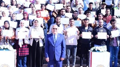 جامعة سوهاج تكرّم دفعة جديدة من طلاب «اختراق سوق العمل»