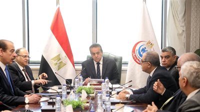 وزير الصحة يبحث دعم وتمكين توطين الصناعات الدوائية في مصر