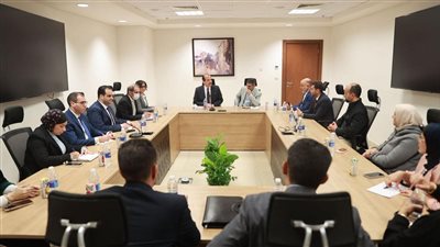 نائب وزير الصحة يعقد اجتماعًا مع وفد رفيع المستوى من دولة ليبيا