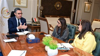 وزير التموين ومدير IBM