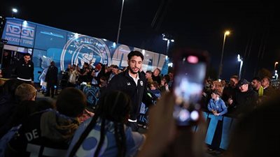 توتنهام يضع عينه على عمر مرموش لتعزيز الجناح الأيسر