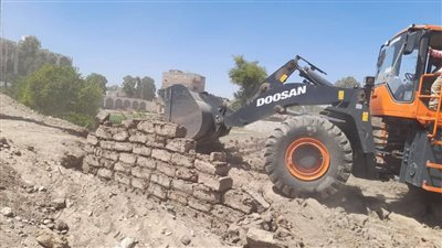 بالصور.. حملة موسعة لإزالة التعديات أراضي أملاك الدولة واستردادها جنوب الأقصر