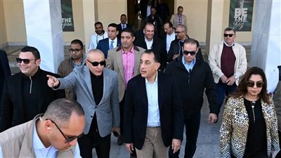 بالصور.. رئيس الوزراء يطلع على آخر مستجدات حمام السباحة الأوليمبي بمدينة الأقصر