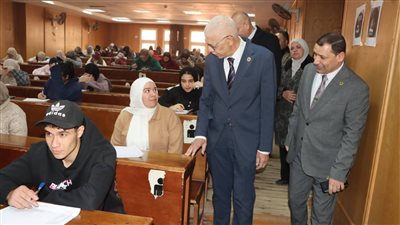 بالصور.. رئيس جامعة المنوفية يتفقد امتحانات كلية العلوم الصحية التطبيقية