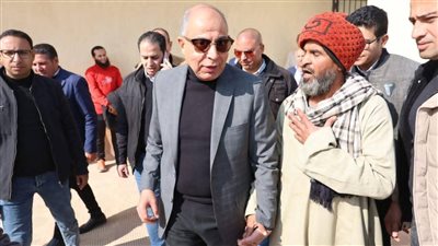 محافظ المنيا يلتقي مواطني قرى شرق أبوقرقاص 