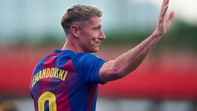 ليفاندوفسكي يصدم الهلال السعودي ويقرر البقاء مع برشلونة