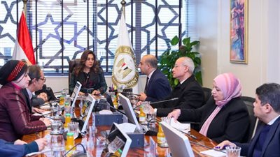 وزيرة التنمية المحلية تتابع خطة الاستجابة لنوبات تلوث الهواء