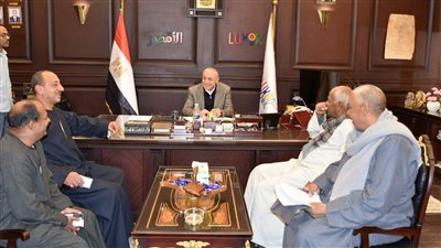 بالصور.. «محافظ الأقصر» يبحث شكاوى ومطالب المواطنين بمركز الزينية