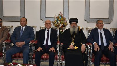 «محافظ الأقصر» يجرى زيارة لعدد من الكنائس لتقديم التهنئة بعيد الميلاد (صور)