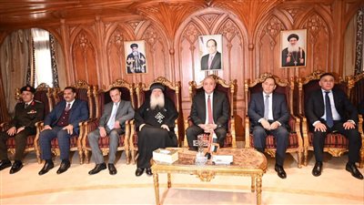 بالصور.. محافظ الغربية يزور كنائس طنطا ويُسعد الأطفال بهدايا الرئيس