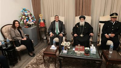 محافظ الجيزة يزور مطرانية أكتوبر وأوسيم للتهنئة بعيد الميلاد المجيد