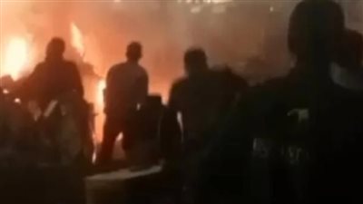 3 سيارات إطفاء للسيطرة على حريق نشب داخل مخزن بالطالبية 