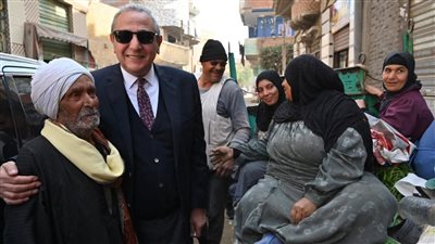 بالصور.. جولة ميدانية لمحافظ الغربية بشوارع قرية 