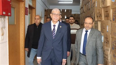 رئيس جامعة المنوفية يتفقد صيدلة الإسعاف ومستوى الخدمات الصيدلانية بالمستشفيات الجامعية (صور) 