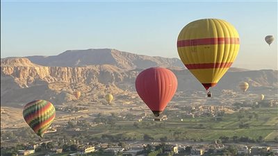 إيقاف رحلات طيران البالون الطائر بسبب سوء الأحوال الجوية بالأقصر