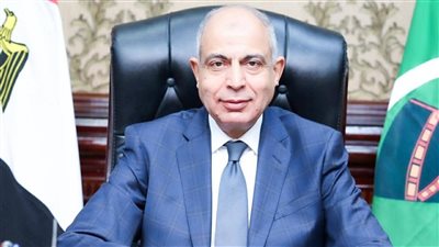 محافظ المنيايوجّه بتقديم كافة تيسيرات الكشف الطبي والتطعيمات لحجاج بيت الله الحرام 