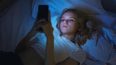 دراسة حديثة: النوم لوقت متأخر يُحسّن صحة المراهقين النفسية