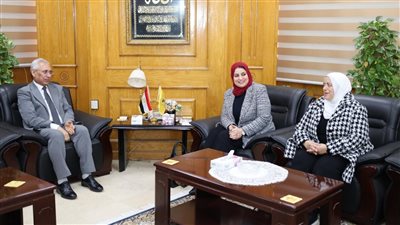 رئيس جامعة المنيا يستقبل رئيس جامعة إيست لندن