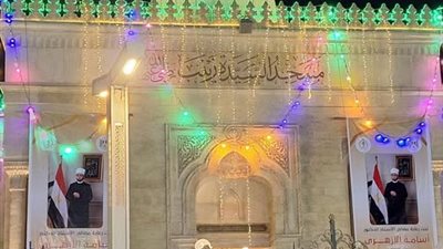 غضب شعبي.. صورة وزير الأوقاف على مسجد السيدة زينب تشعل الجدل في مصر