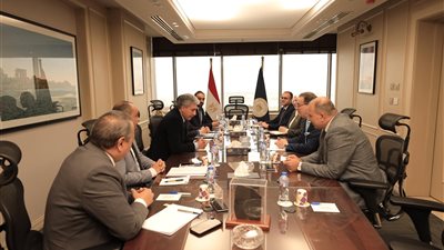 وزير السياحة والآثار يبحث مع رئيس الجهاز المركزي للتنظيم والإدارة تطوير الهياكل التنظيمية ولوائح الموارد البشرية