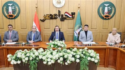 اجتماعا موسعا لمحافظ المنوفية لمناقشة الموقف التنفيذي لمشروعات الخطة الاستثمارية