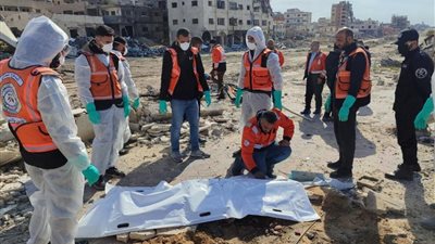 الدفاع المدني ينتشل جثامين 37 شهيدًا من حي الدرج بمدينة غزة