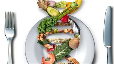 كيف تتجنب آثار الشيخوخة وتحافظ على شبابك من خلال التغذية السليمة؟