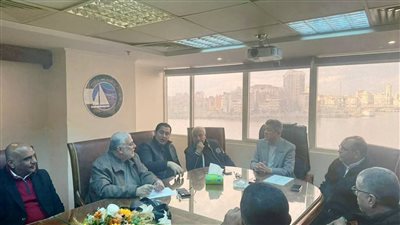 رئيس الغرفة التجارية بدمياط يجتمع بشعبة الاستثمار وتطوير المشروعات العقارية