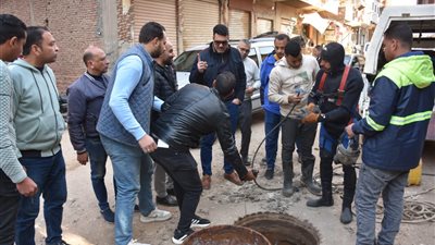 هبوط أرضي بشبكة الصرف الصحي بقرية القلج وتدخل عاجل من «مياه القليوبية»