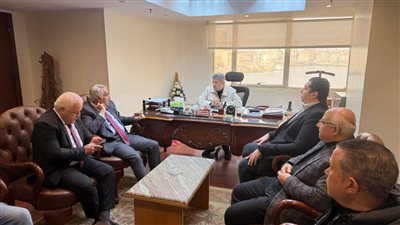 وفد من وزارة الخارجية يجري زيارة تفقدية للغرفة التجارية بدمياط