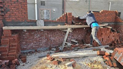 إعفاء رئيس قرية الشيخ ضرغام من منصبه لتقاعسه عن تنفيذ قرارات الإزالة 