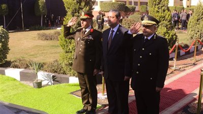 احتفالًا بالذكرى الـ74 لعيد الشرطة.. محافظ دمياط يضع إكليل الزهور بالنصب التذكارى للشهداء 