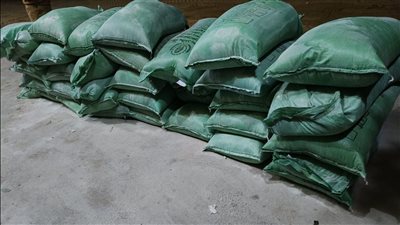 بالصور.. ضبط طن دقيق بلدي مدعم قبل تداوله في السوق السوداء بالأقصر