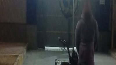 بعد تداول مقطع فيديو للواقعة.. ضبط عاطل سرق حقيبة سيدة بالتجمع الخامس 