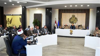 محافظ أسوان يشيد بتكامل الجهود خلال تنفيذ فعاليات مشروع التدريب العملى المشترك (صقر 163) 