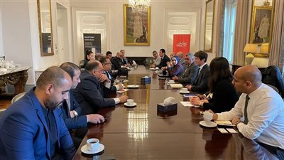 «الصحة» تبحث مع سفارة بريطانيا التوسع في ملف الاستثمار الصحي