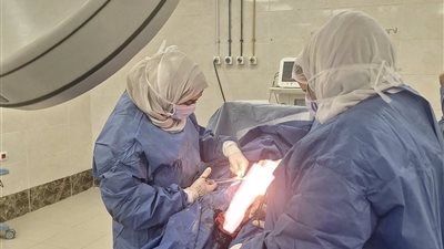 فريق جراحي ينقذ حياة أم وطفلها بعد تسمم حمل حاد بالخانكة..صور