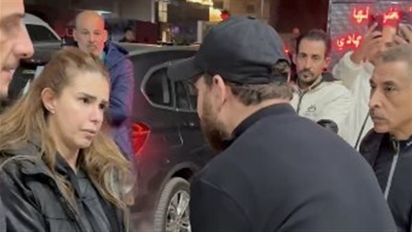 دنيا عبد العزيز في عزاء والدة نضال الشافعي 