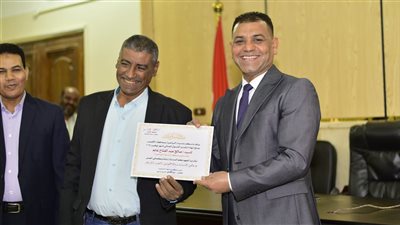 بالصور.. «مدينة البياضية» تكرم القيادات التنفيذية والموظفين المتميزين بالأقصر