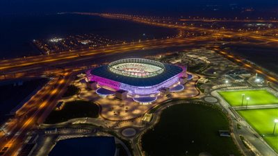 على هامش مهرجان قطر لكرة القدم مباراة خيرية تجمع أساطير الكرة وصنّاع المحتوى على استاد أحمد بن علي