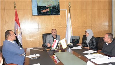 «عاشور» يتابع أعمال الحصر العمراني وتحديد الملكيات بمحافظة الأقصر (صور)