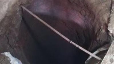 مصرع عامل انهارت عليه بئر بقرية في قنا